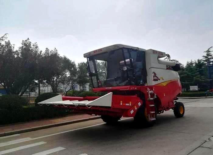 玉米收获机